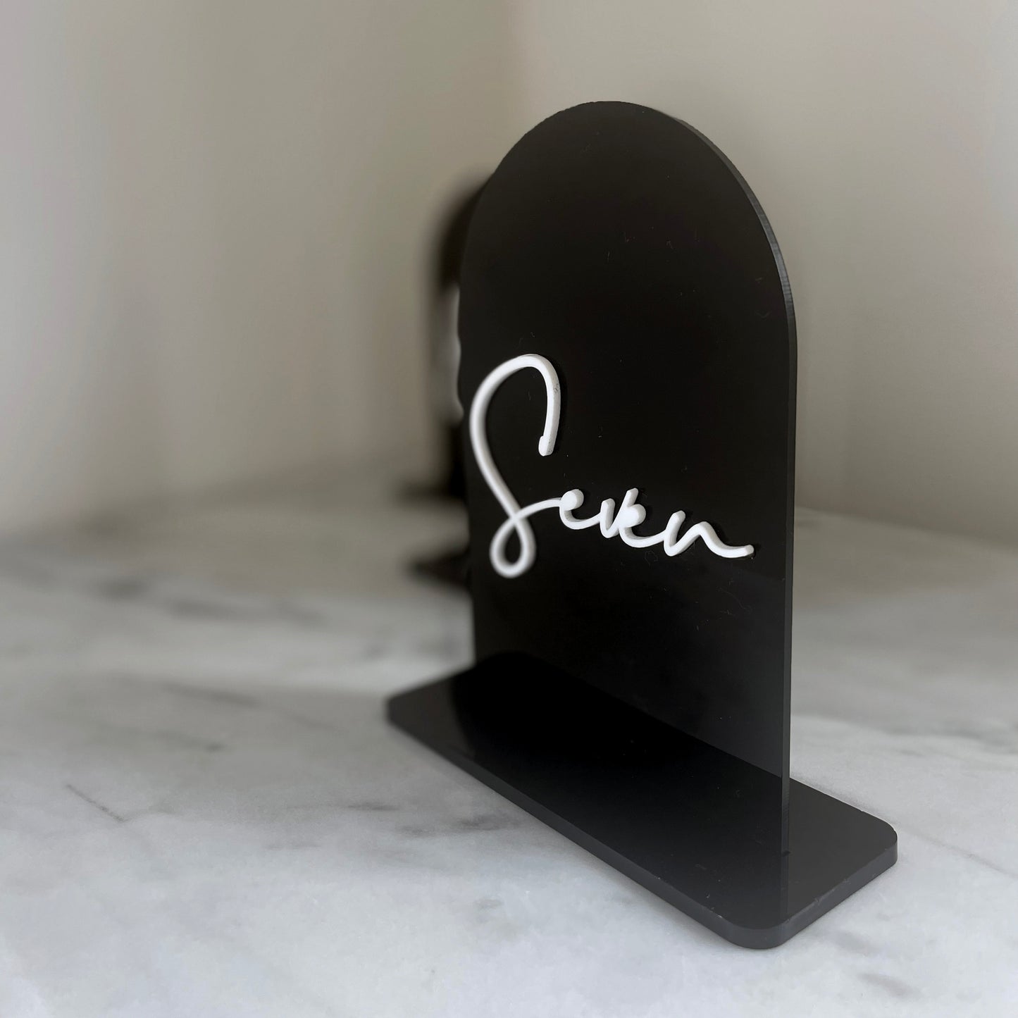 CURVED ACRYLIC BLACK & WHITE TABLE NUMBERS